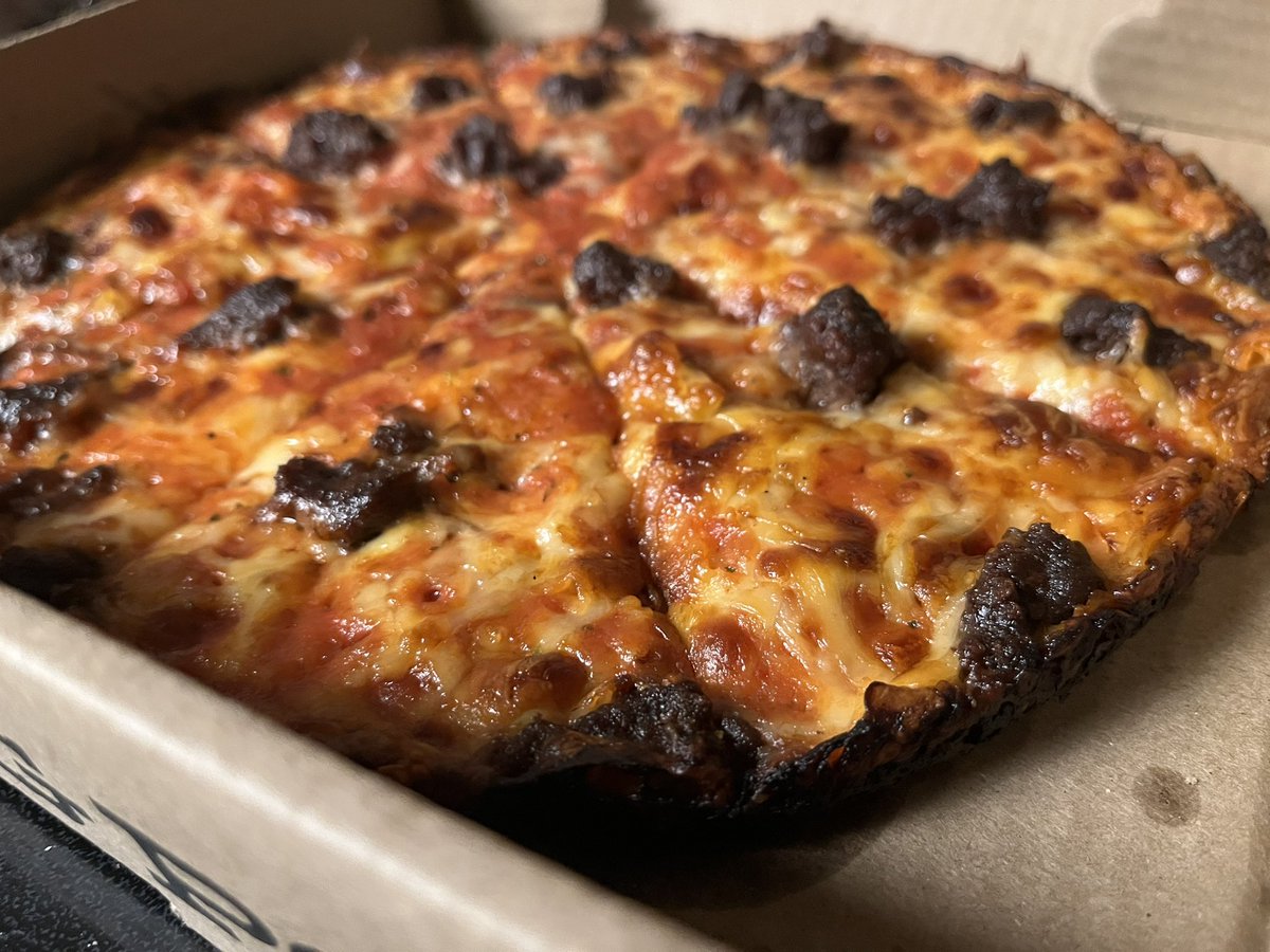 MarcHurBoston's tweet image. Heading home from the Cape and stopped by this place to take some bar pizza home, and good lord I need to get back here. #TradingPostLounge #Bourne