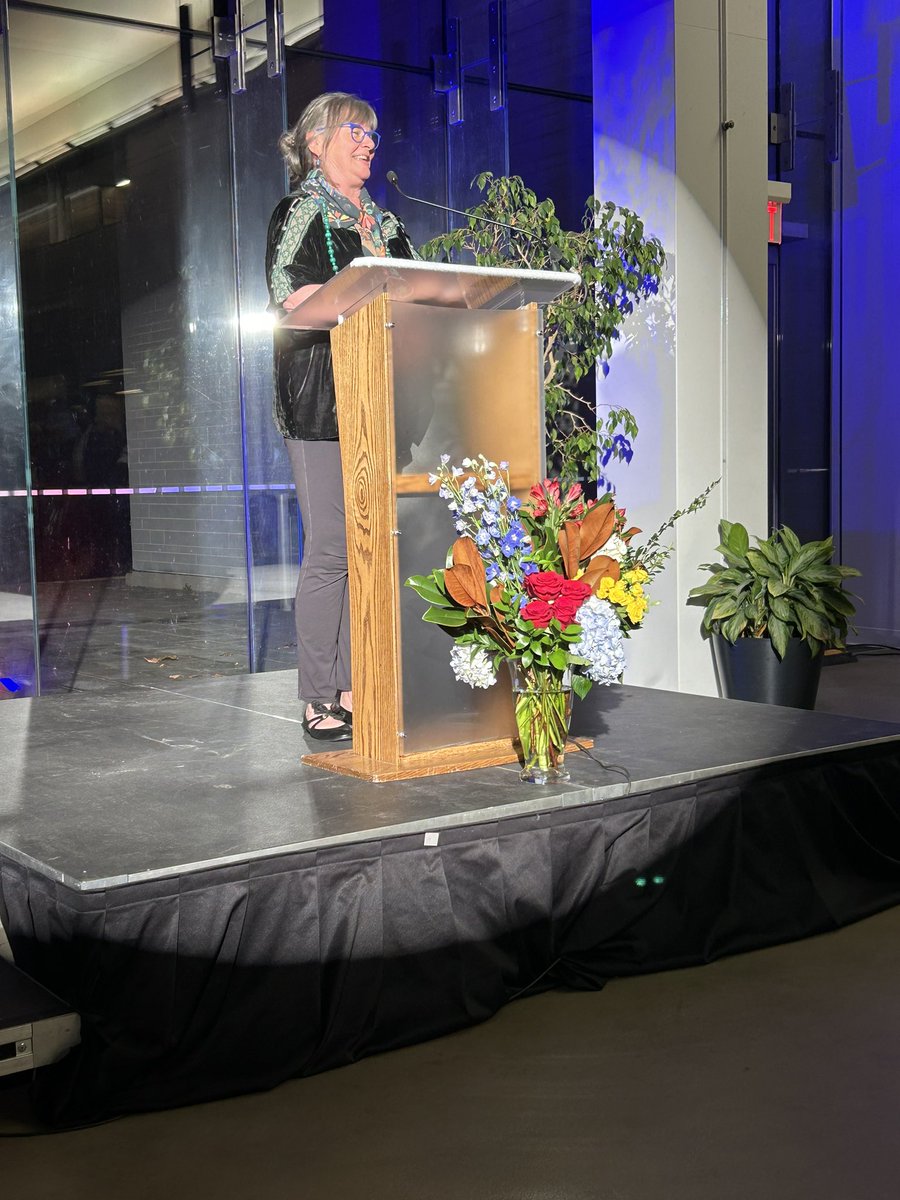 The tunes were rocking and the new  Chancellor was chancellating tonight! A true pleasure to welcome Shelagh Rogers back to <a href="/queensu/">Queen's University</a> !! 💙💛❤️