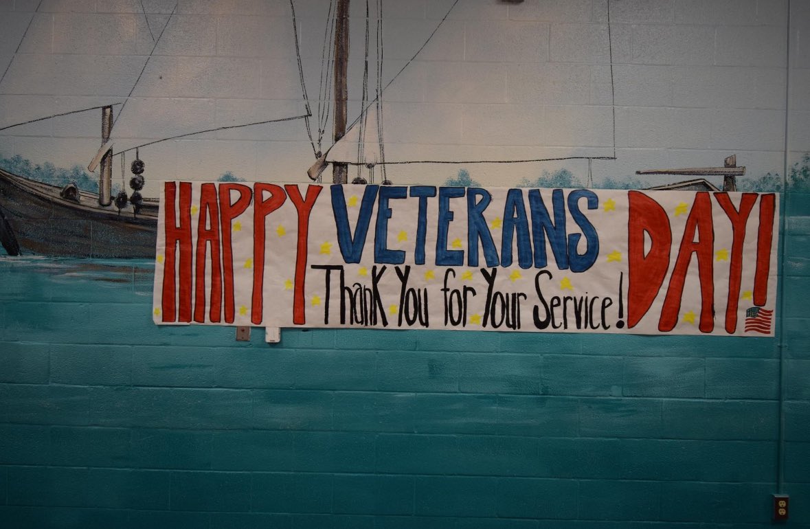 bfebengals's tweet photo. We had a wonderful morning honoring the veterans in our Bengal family! Thank you to everyone who joined us for our Veterans Day breakfast - it was a privilege to celebrate alongside those who have served. From all of us, thank you for your service! 🇺🇸 https://t.co/yyGEvPNF2h
