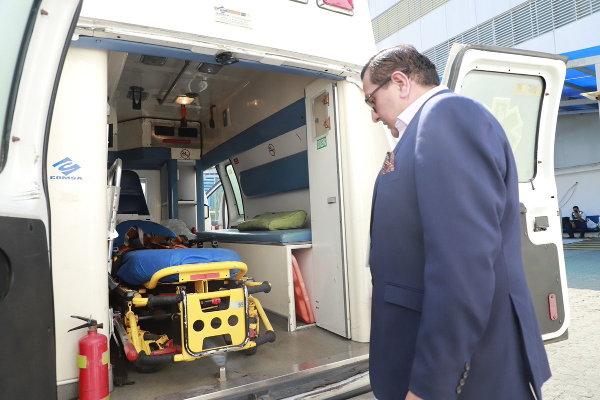HGuayaquil's tweet photo. Así mismo, verificó operatividad de ambulancia y avances del proyecto de fortalecimiento del servicio de imágenes, garantizando una atención de calidad a beneficio de los pacientes. https://t.co/TMYmwcl5QC