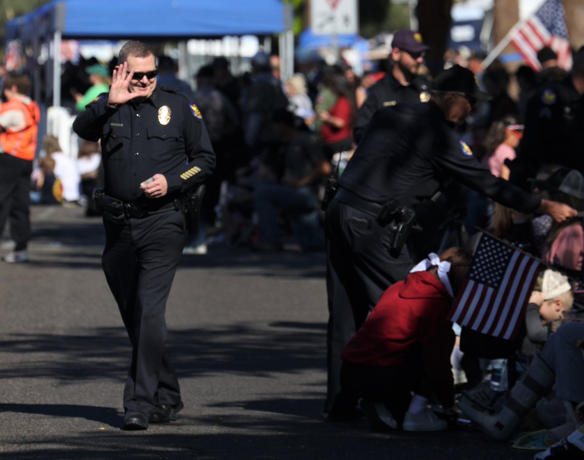 ChiefPHXPD's tweet photo. It was a beautiful day for @PhoenixPolice to take part in the Phoenix Veterans Day Parade. Thank you to all who have and are currently serving our country to ensure our freedoms. #VeteransDay2024 #PhxPD #phoenixPD https://t.co/RzzaoPRohc