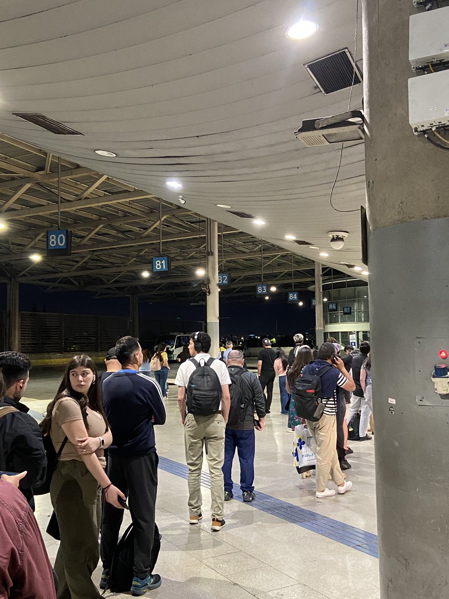 Que pasa con las máquinas de <a href="/ruta_bus78/">RUTA BUS Melipilla - Stgo - Las Cabras - Pichilemu</a>? Casi todos los días lo mismo. Cero compromiso y respeto con los pasajeros, 20 min esperando y nada, quien fiscaliza esto? <a href="/MTTChile/">Ministerio de Transportes y Telecomunicaciones</a> <a href="/T13/">T13</a> <a href="/meganoticiascl/">Meganoticias</a> <a href="/TVN/">TVN</a> <a href="/CNNChile/">CNN Chile</a> <a href="/chvnoticias/">CHV Noticias</a>