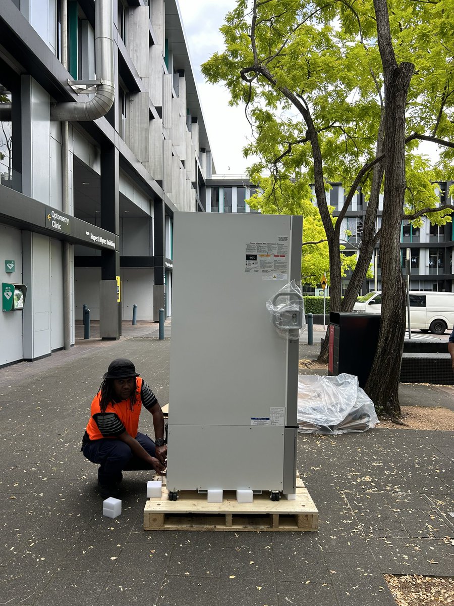 retinalresgroup's tweet image. The Shu Lab gets its very first -80 freezer delivered 🙌 @EyeDaisyShu