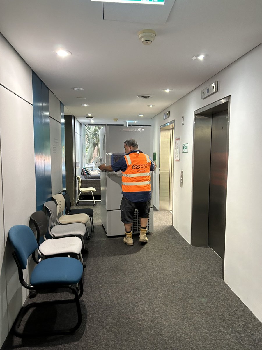 retinalresgroup's tweet image. The Shu Lab gets its very first -80 freezer delivered 🙌 @EyeDaisyShu