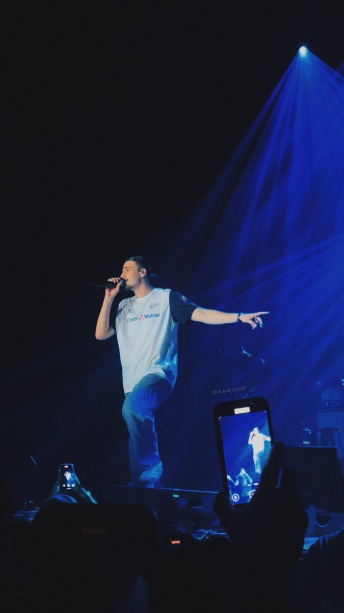 ohwoaaw's tweet photo. Je suis tombée amoureuse ce soir… #PierreGarnier #FootConcert #PGM https://t.co/qk2uJHnwqg