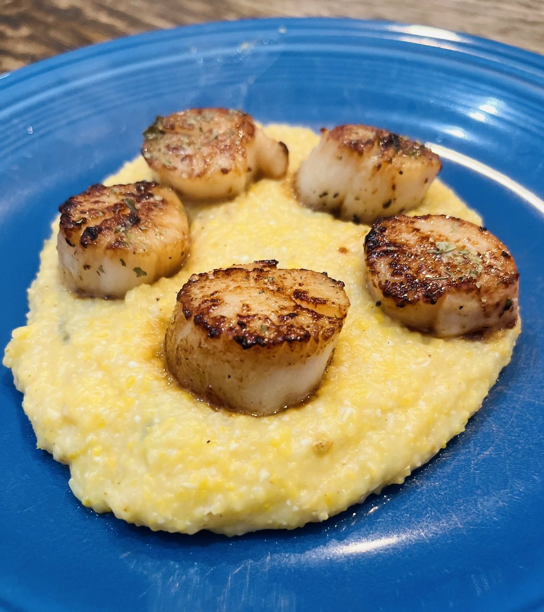 BSaas25's tweet photo. Scallops and jalapeño cheese grits @CentralMarket #FFBBQ https://t.co/F8GDLWlGjM