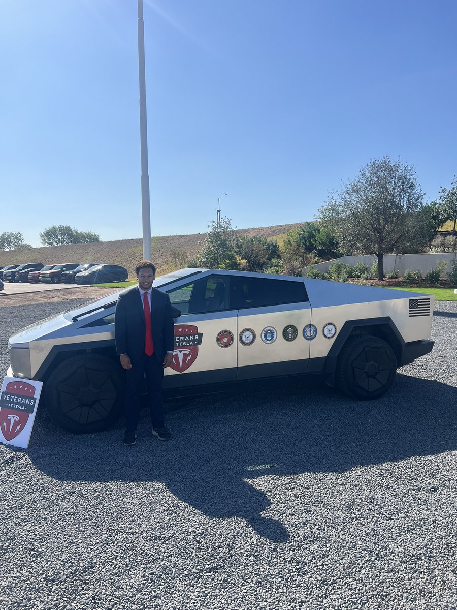 kylevell's tweet image. To all the veterans who have safeguarded our nation, we thank you with deepest gratitude. You’ve given us, as Americans the freedom to embrace our values, speak the truth, and prepare for a bright future. How grateful we are to live in the greatest country, where diverse cultures…