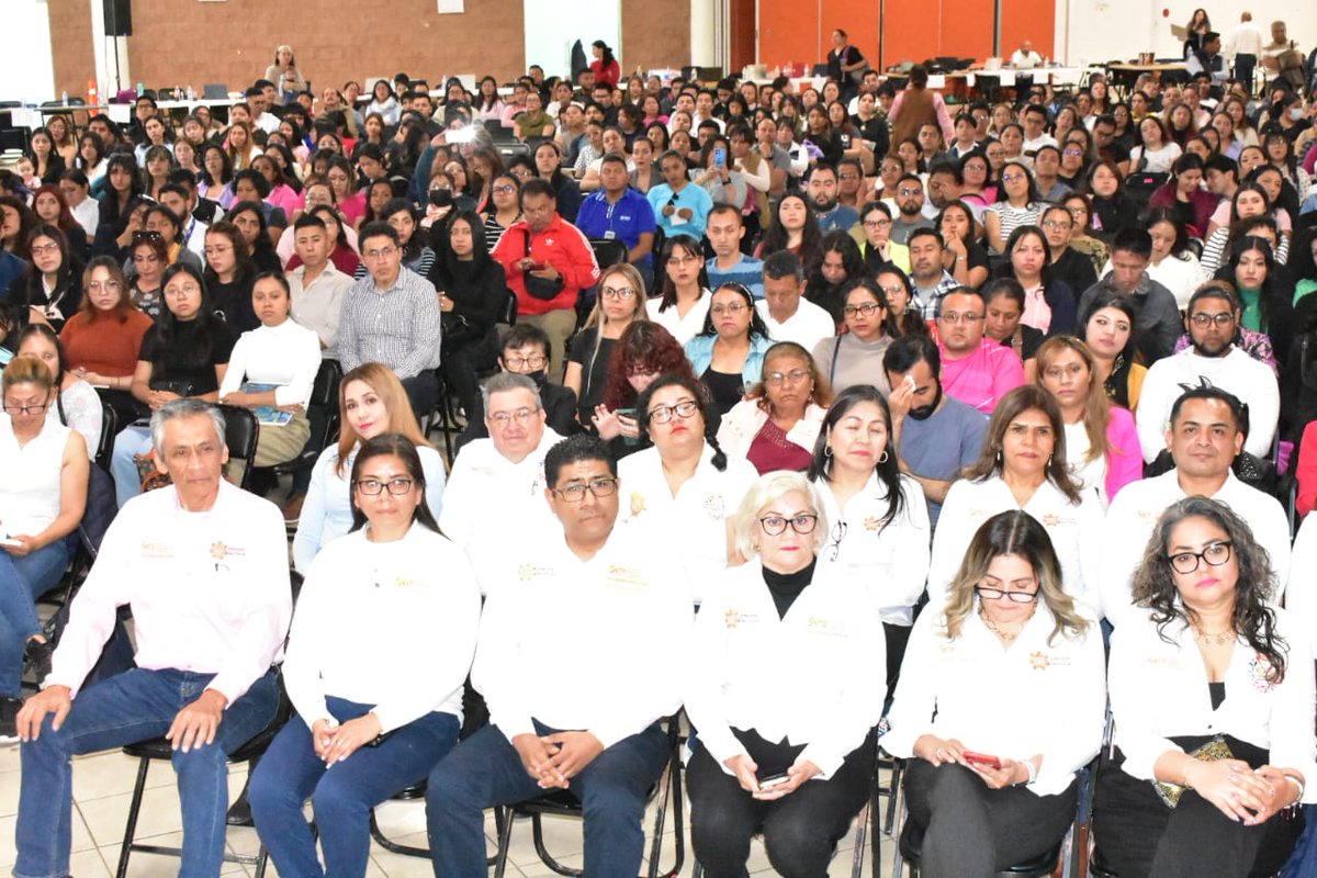 Seccion36Ofic's tweet photo. 🙋🏻 Con la participación de más de 1,000 compañeros, esta tarde se llevó a cabo la plática sobre los cursos de preparación para el proceso de admisión USICAMM. 🤗

¡Gracias a todos por su compromiso y entusiasmo! ✨

#CAS
#SNTE
#Sección36
#CaminandoConPasoFirmeYUnidos https://t.co/p0ksc1XzeI
