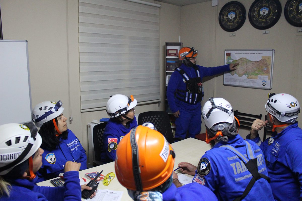 <a href="/tamgakut/">Tamga Uluslararası Arama Kurtarma</a>  Gece 3.30 itibariyle Ankara nöbetçi Ekiplerimiz Genel Merkezimizde Bolu Depremi Tatbikatına Hazır ve Tatbikat İşaretini Beklemektedir.

#Ankara #etimesgut #afet #tatbikat