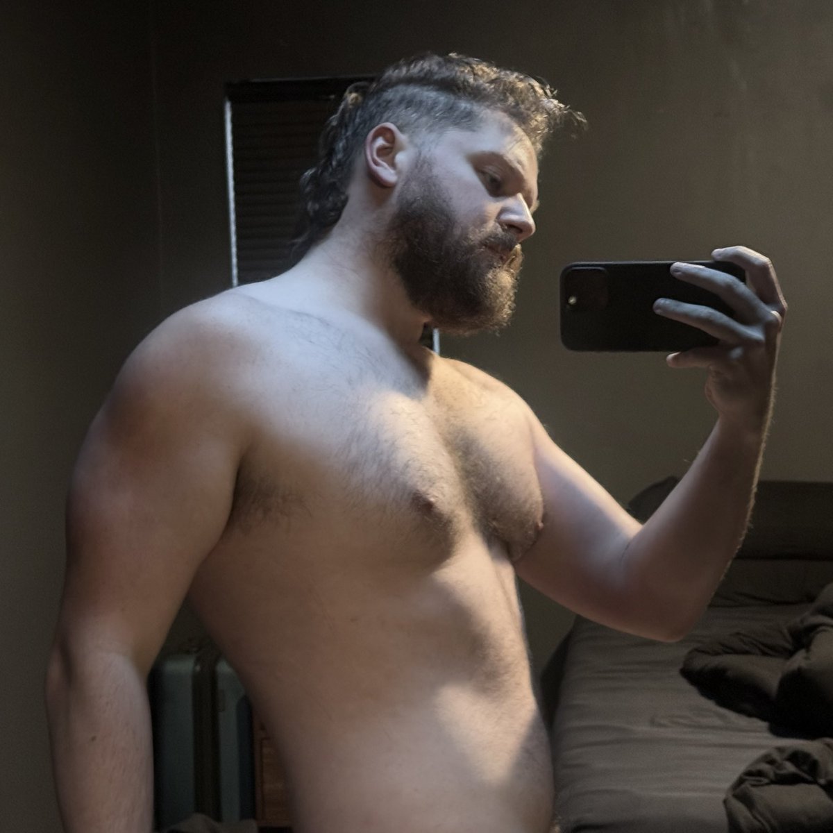 Feel like garbage today someone come kiss my forehead.