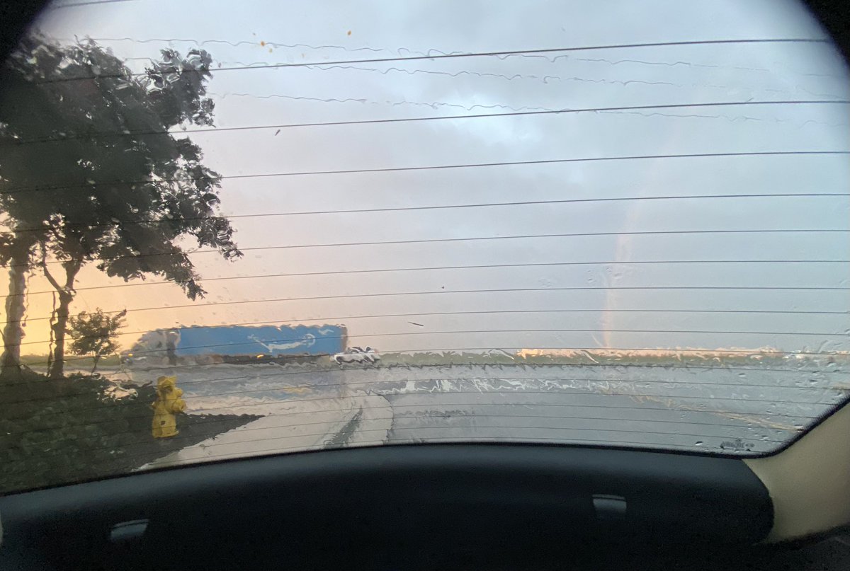 I love smoking in the rain <3