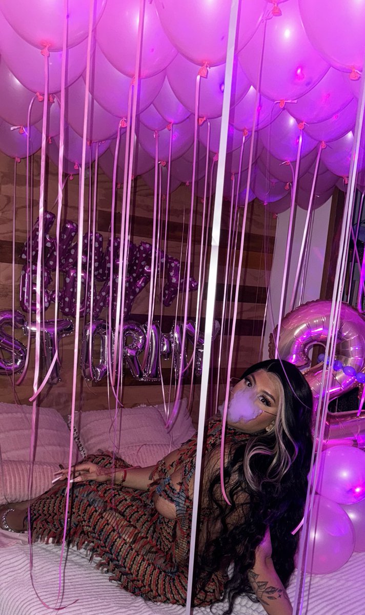 StormiCastilloV's tweet photo. Happy birthday to me🎂🎈🎁👸🏽 https://t.co/RyviOHsc21