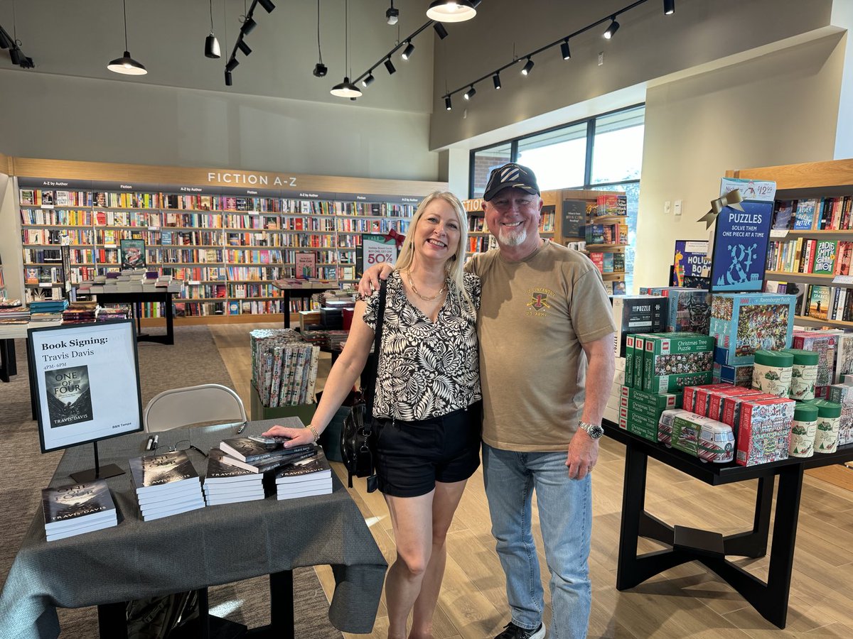 RealTWDavis's tweet photo. Book signing at ⁦@BNTampaFL⁩ went very well and met up with some old friends. #bookbooktok #booktoc #author #authorevent https://t.co/kpmwn16Tke