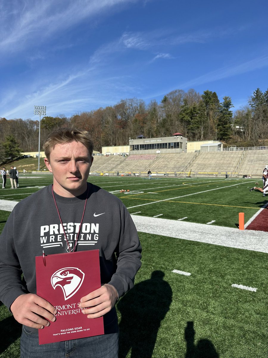 TBlakeJennings's tweet photo. Great visit at Fairmont State University with some even better company. Thank you @CoachBarker_99 for the visit.  We even had the President stop by to see us.  @LikensEthan @CodySmi16603990 @ColeTurnerPK @kaden13hayes https://t.co/eKDhAyJThs
