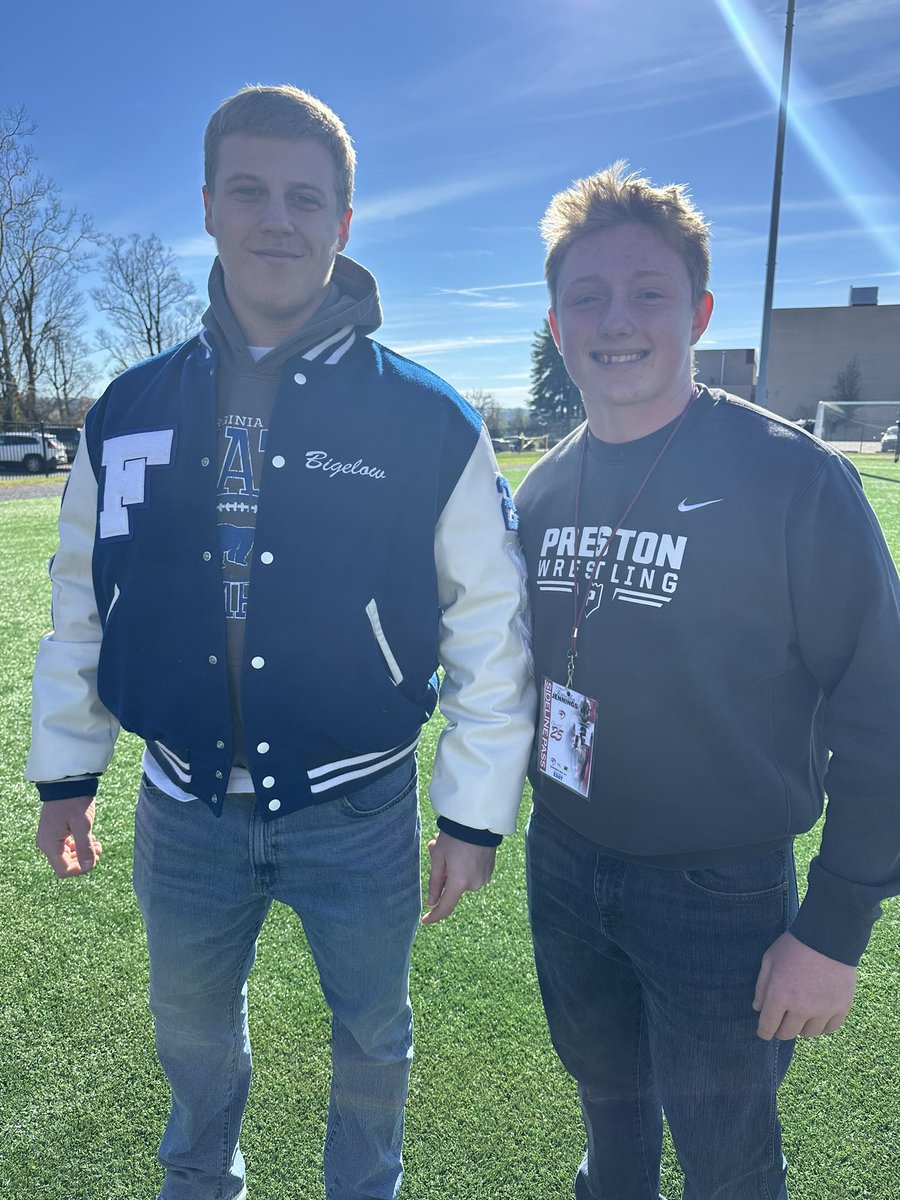 TBlakeJennings's tweet photo. Great visit at Fairmont State University with some even better company. Thank you @CoachBarker_99 for the visit.  We even had the President stop by to see us.  @LikensEthan @CodySmi16603990 @ColeTurnerPK @kaden13hayes https://t.co/eKDhAyJThs