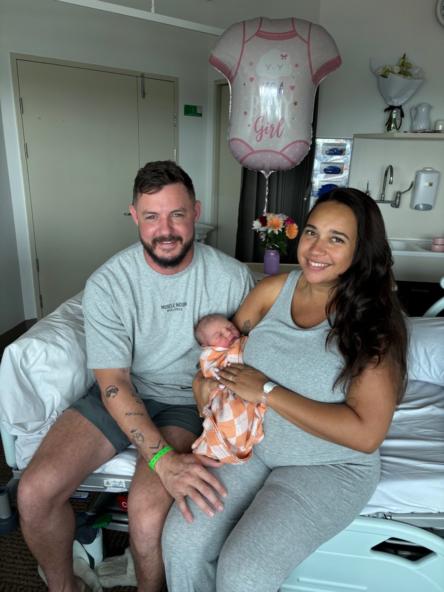 Welcome to the world, Lottie! Born (spawned) on Nov 9, which just so happens to be the 20th anniversary of Halo 2—this somehow feels like fate! 🍼👾 She’s already showing pro-level timing. Can’t wait to start this new chapter with her by my side. Here’s to the next generation! 💙