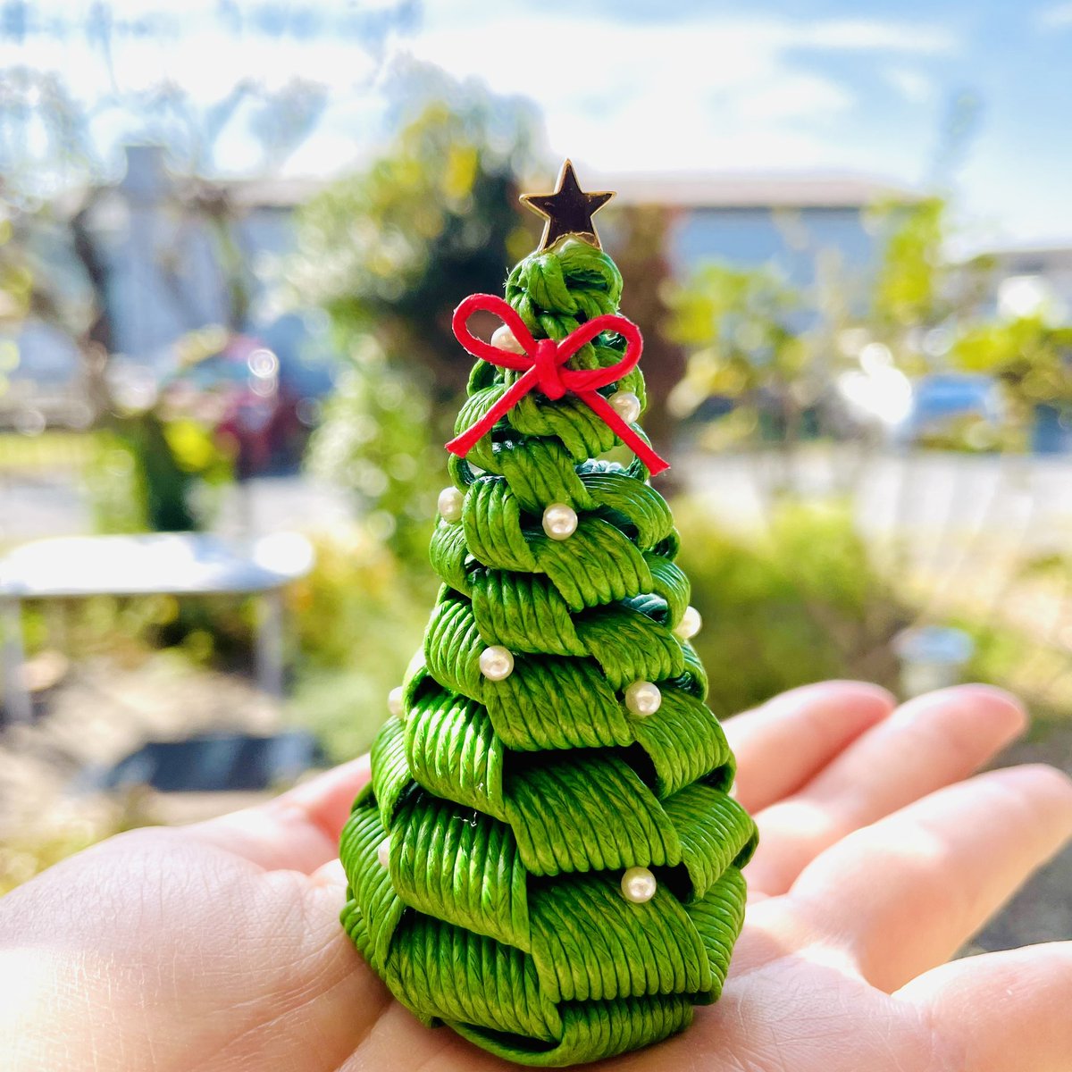 sioagemoti's tweet photo. クリスマスが近いので小さなクリスマスツリーも🎄
同じく荻島公民館で販売します
いくつ用意しようかな。こうなってくると小さいサンタも欲しいよね！

#ハンドメイド #荻島まつり https://t.co/AUqrZluPhy