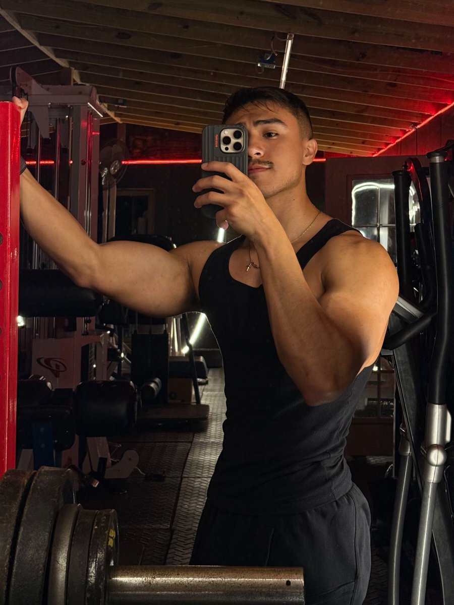 litofittt's tweet photo. New week let’s get ittt 🐦‍🔥 https://t.co/g5Ltqnn57U
