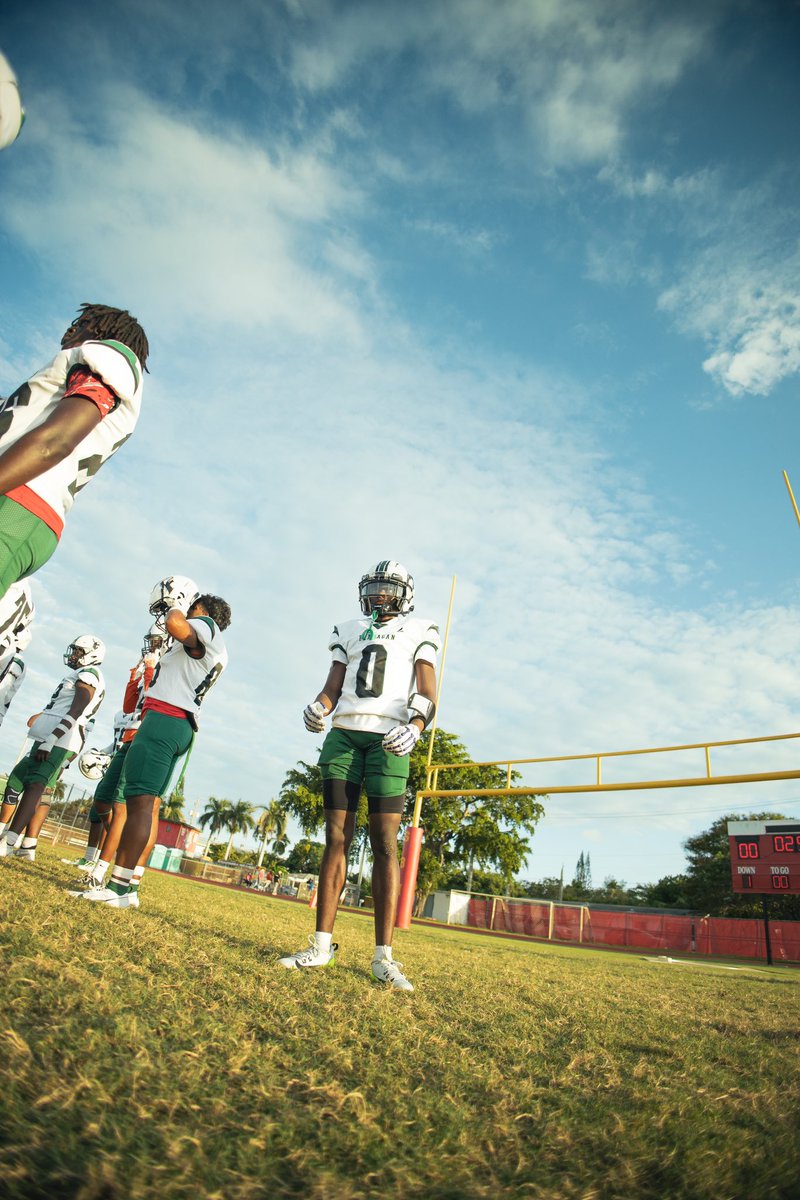 1gump_'s tweet image. Great Sophomore Season 28 Rec 624 Yards 8 Tds  800+ All Purpose ( Not All ) @NChandler45 @JohnGarcia_Jr @JerryRecruiting @Kb1Raw @CoachJjLaster @FalconsFlanagan @On3Recruits 

hudl.com/v/2Qj93x