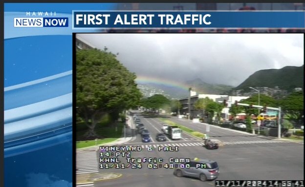 jonmasaki's tweet photo. A partial rainbow over Nu'uanu.  Here's hoping for a smooth commute on this Veteran's Day.

#hitraffic #hnn https://t.co/YpXe8xQqq2
