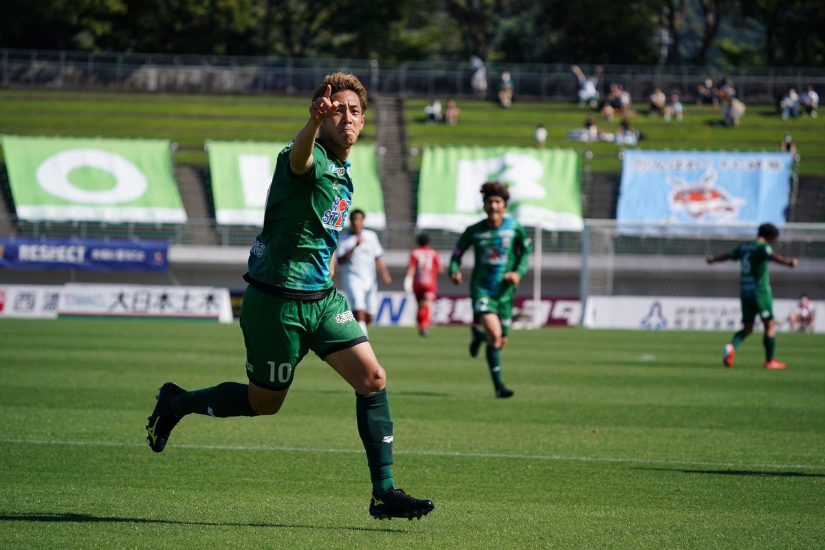 fcgifuDREAM's tweet photo. 【庄司悦大選手、現役引退のお知らせ】

#庄司悦大 選手が2024シーズン限りで現役を引退することになりましたので、お知らせします。

コメントはこちら⏩️https://t.co/ii5NxriUGy

2017、2022-2024の4シーズン、その内3シーズンはキャプテンとして、FC岐阜を引っ張ってくれました。
どんな時も変わらず��頭に立って走り続け、チームが苦しい時には力強く鼓舞する姿が印象的でした。
リーグ戦は残り2試合、そして逆転でのプレーオフへ。そのプレーで、声で、背中でチームを導いてくだ��い。

No.10 庄司悦大
ありがとう！最後まで共に戦おう！

#fcgifu #FC岐阜 #MOVEYOURHEART【広報】