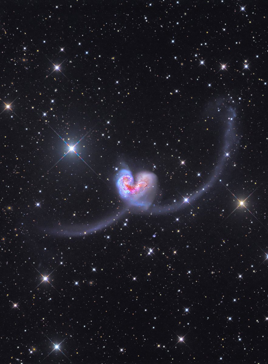 Somewhere far, far away, 60 million light-years from Earth, two galaxies NGC 4038 and NGC 4039 collided 💙