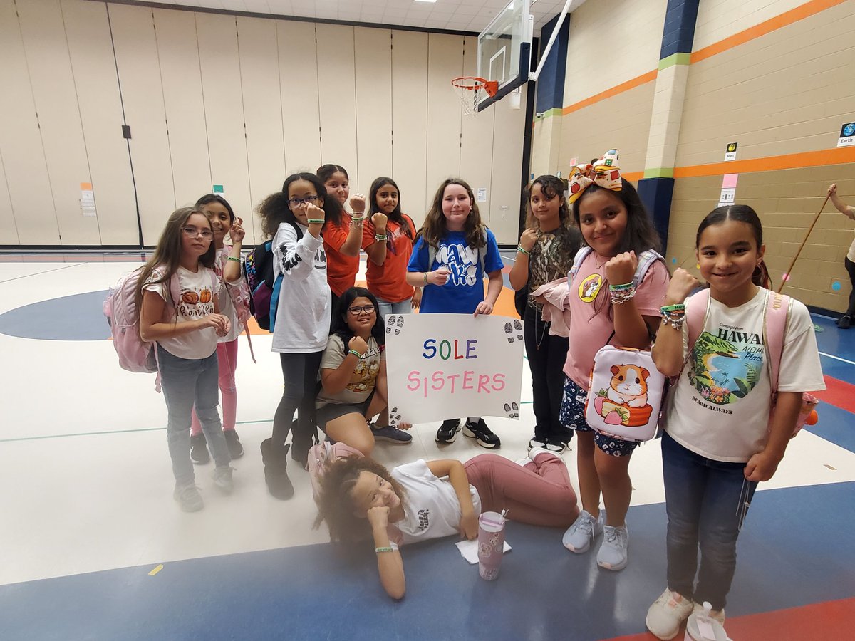 HatfieldTrix's tweet photo. Sole Sisters'Run/Walk Club starts today! #marathonkids #takethechance https://t.co/mMV2WZwqNc
