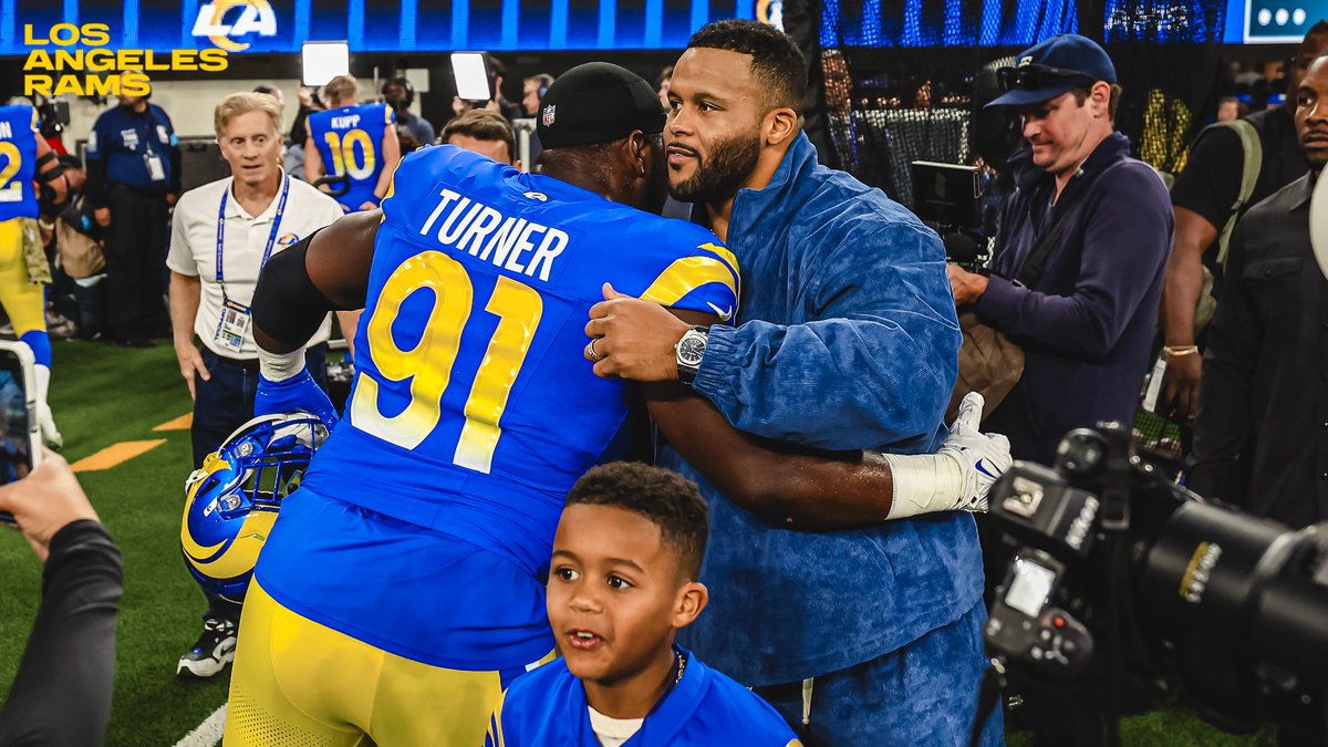 RamsNFL's tweet photo. Nothin' but love for 9️⃣9️⃣ https://t.co/OG4x2voI3A