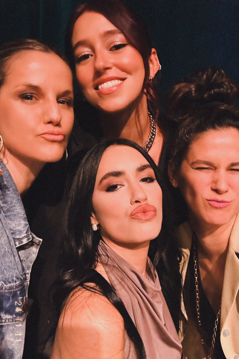 VALEN Y SOFI tweet media