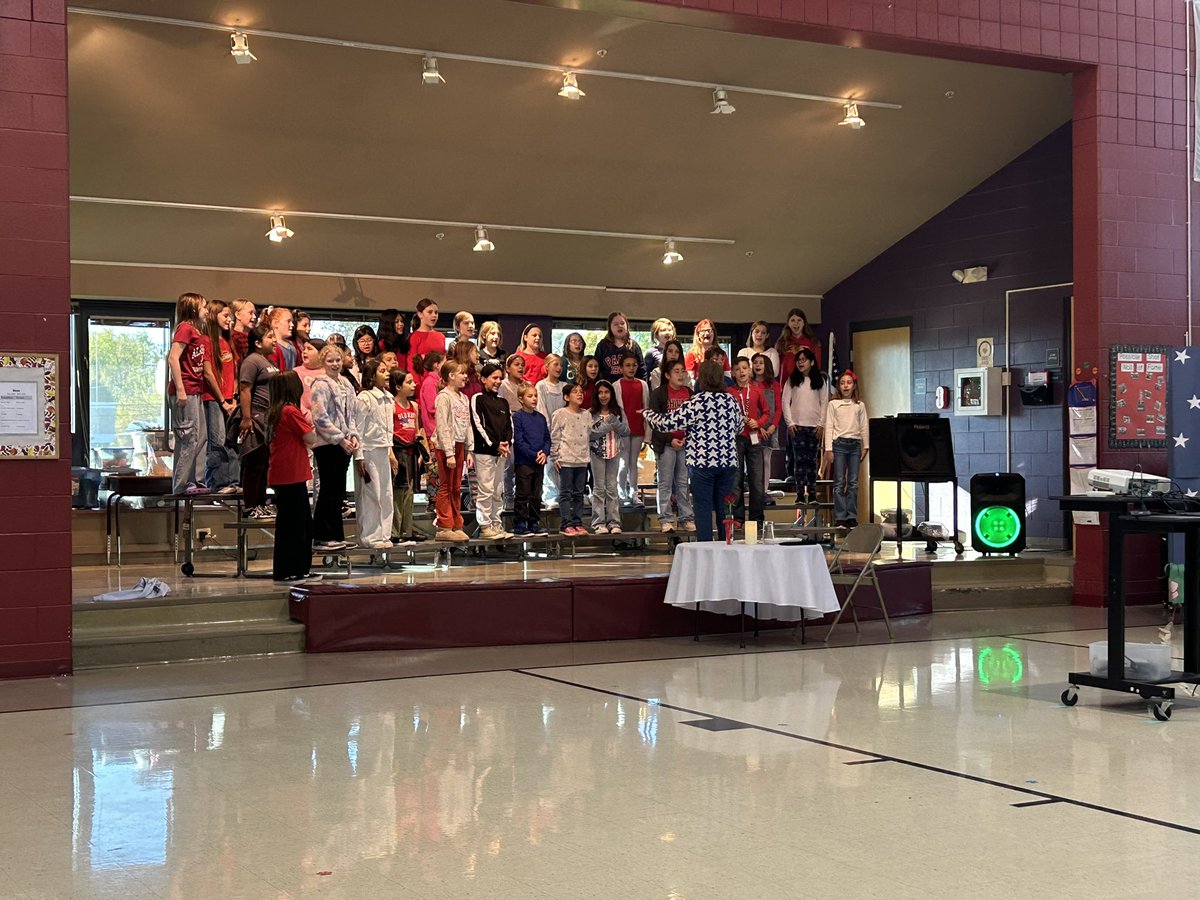 D61Press's tweet photo. Happy Veterans Day to all of our armed forces!!  Beautiful assembly this morning! @D61Lace 🇺🇸 https://t.co/Ac9ycRaSH5