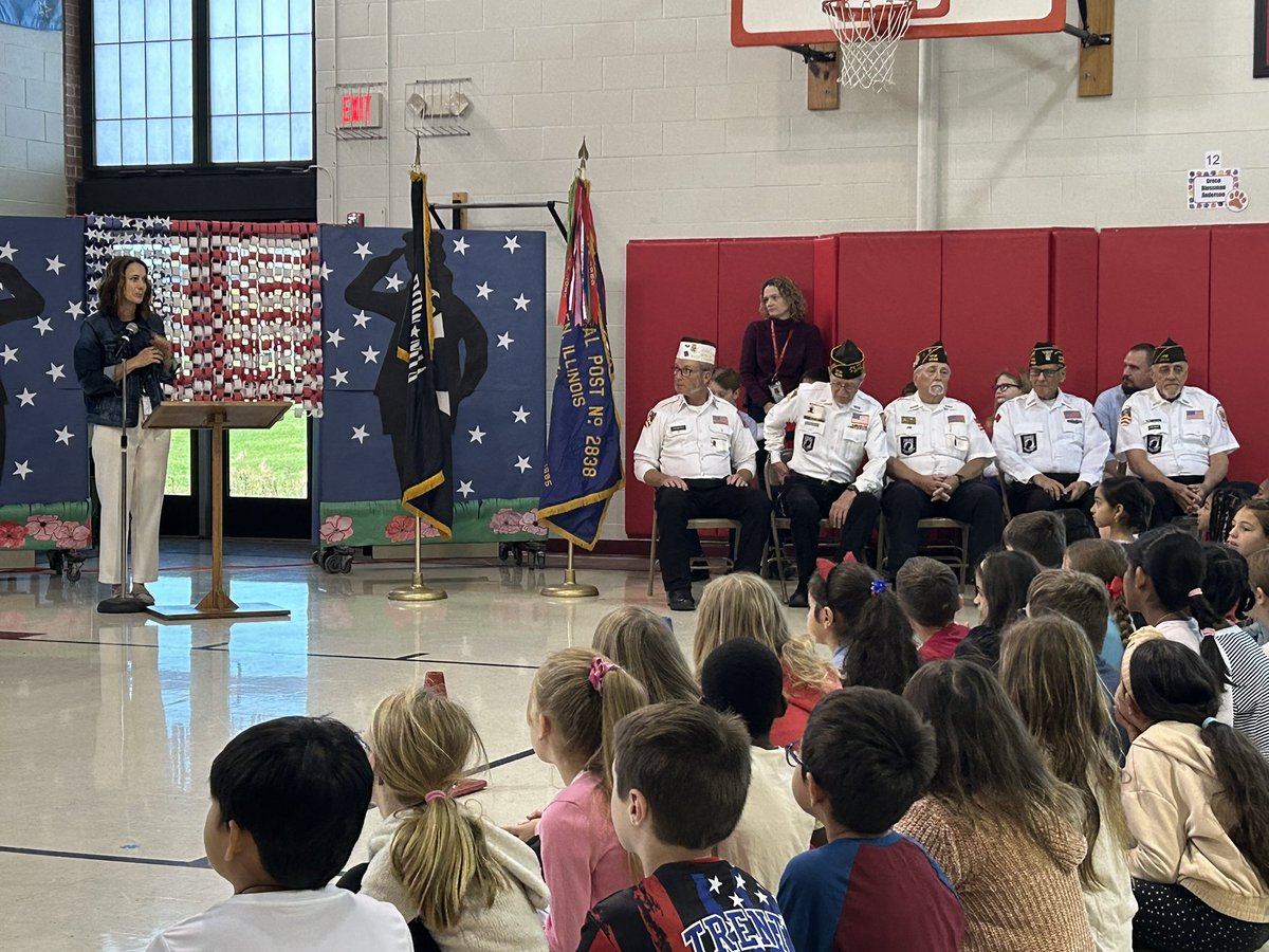 D61Press's tweet photo. Happy Veterans Day to all of our armed forces!!  Beautiful assembly this morning! @D61Lace 🇺🇸 https://t.co/Ac9ycRaSH5