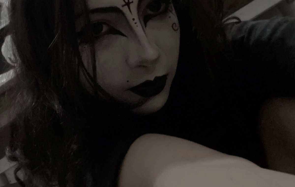 omg its me!! #gothtwt