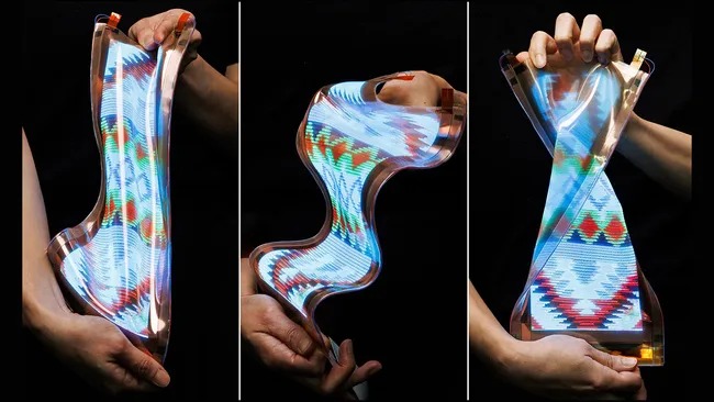 cheinyeanlim's tweet image. LG Display unveils a game-changing stretchable display prototype that expands by up to 50%, surpassing the previous 20% record. The future of flexible tech is here! 🌟 #TechInnovation #DisplayTech #FlexibleDisplays #FutureOfTech #LGDisplay #WearableTech #OLED #Innovation