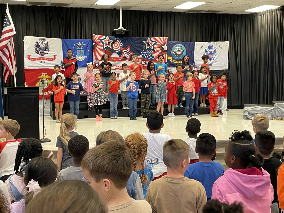 🇺🇸 THANK YOU, VETERANS | On this Veterans Day, schools across JCPS found meaningful ways to celebrate and honor staff, family members, and alumni who have served in the armed forces. Thank you to all veterans for your service. #WeAreJCPS