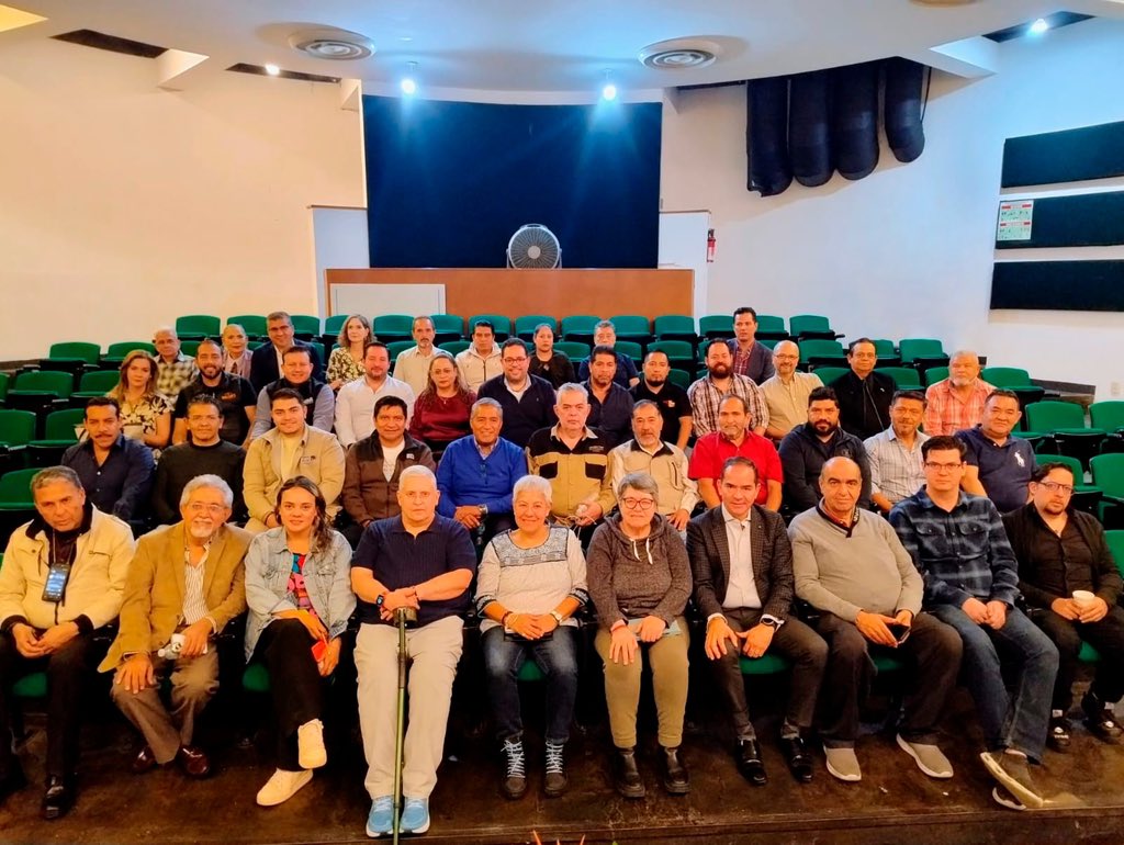 CedaGeneral's tweet photo. Desde la @CdeAbastoCDMX nos reunimos con la Asociación de Distribuidores Mayoristas de Abarrotes (ADMA), en un encuentro que busca fortalecer la colaboración y el desarrollo del sector. 🤝 https://t.co/xBOMlxkDjD