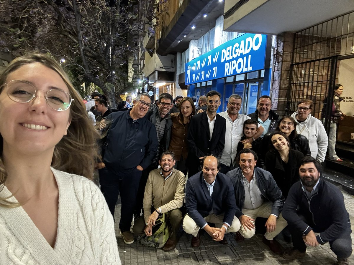 SantiagoBorsari's tweet photo. Otro lunes en el cual nuestra @lista71 se reúne en Asamblea, para una gran puesta a punto junto a compañeros de todos los barrios Montevideo 💪

#AlvaroDelgadoPresidente #UruguayEnMarcha https://t.co/WNgrsIvdev