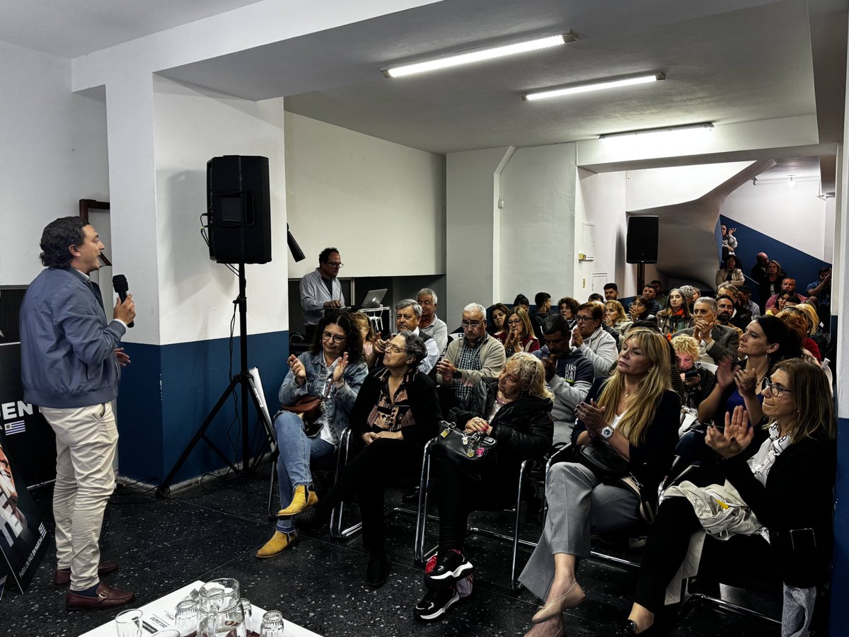 SantiagoBorsari's tweet photo. Otro lunes en el cual nuestra @lista71 se reúne en Asamblea, para una gran puesta a punto junto a compañeros de todos los barrios Montevideo 💪

#AlvaroDelgadoPresidente #UruguayEnMarcha https://t.co/WNgrsIvdev