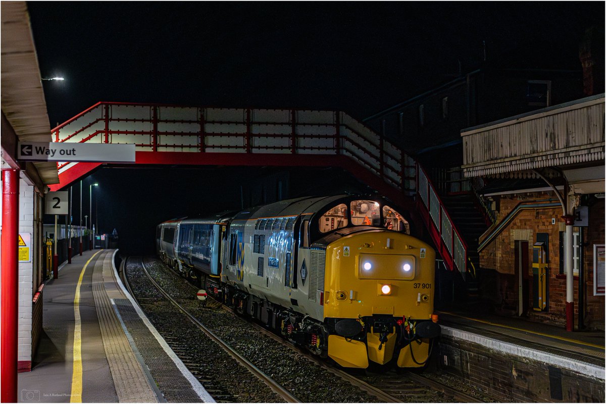 iainw_802's tweet image. 37901 tnt 37601 and Ex Welsh 175107 7Q46 Swansea Landore Depot to Ely Mlf Papworths at Oakham 12-11-2024  @RailOpsGroup  @TheGrowlerGroup  #class37 @tfwrail  @EurophoenixLtd  #class175 @railcamlive  @TodaysRailways  #oakham #eisenbahn #zugfotography