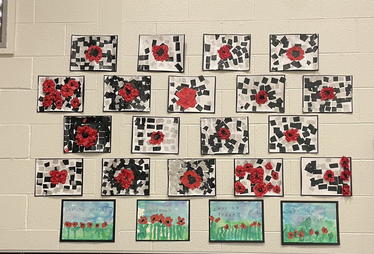 Some of the beautiful Remembrance Day art <a href="/NorthbraeKnight/">Northbrae Public School</a>. <a href="/TaraMac90448518/">Tara Macdonald</a> and I are so proud of our amazing students ☺️