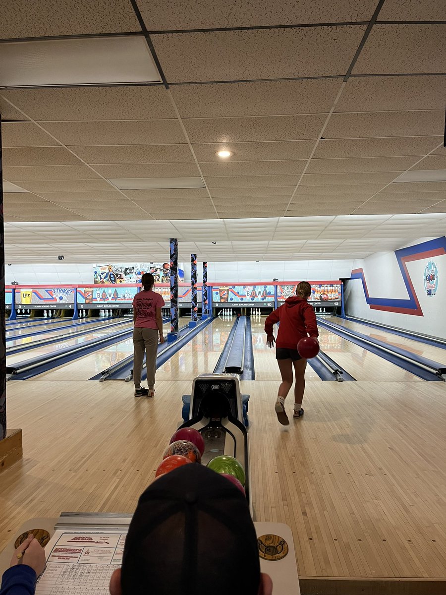 UpsalaG's tweet photo. A hard first practice called for some team bonding afterwards! These girls put in the work and deserved to be appreciated! #proud #competitive #learn487 https://t.co/R5RJg4OtPd
