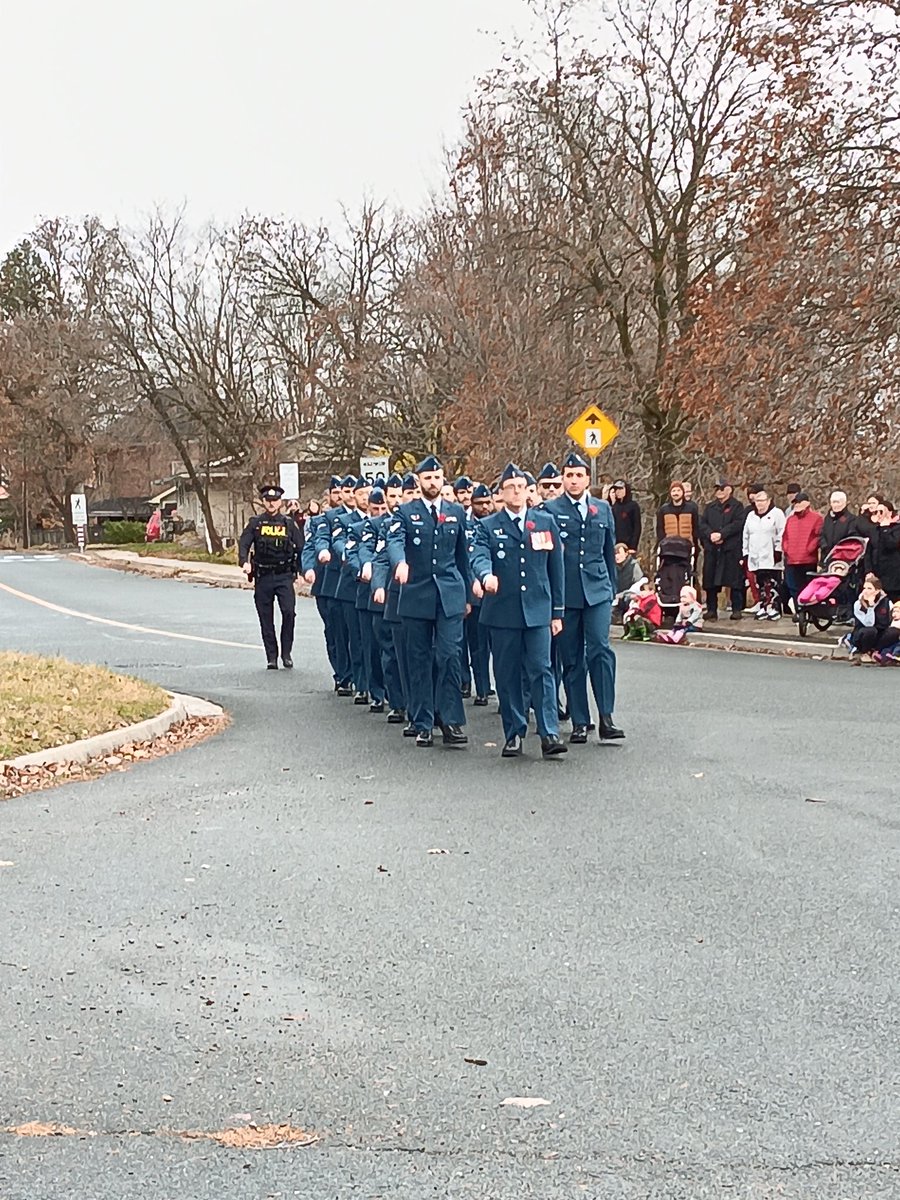 We honoured the many men and women who served Canada in the wars as students attended the cenotaph ceremony in Norwood today. We also shared our gratitude for our relatives who fought in the wars.  #lestweforget <a href="/PVNCCDSB/">PVNCCDSB</a> <a href="/JeannieArmstr20/">Jeannie Armstrong</a>