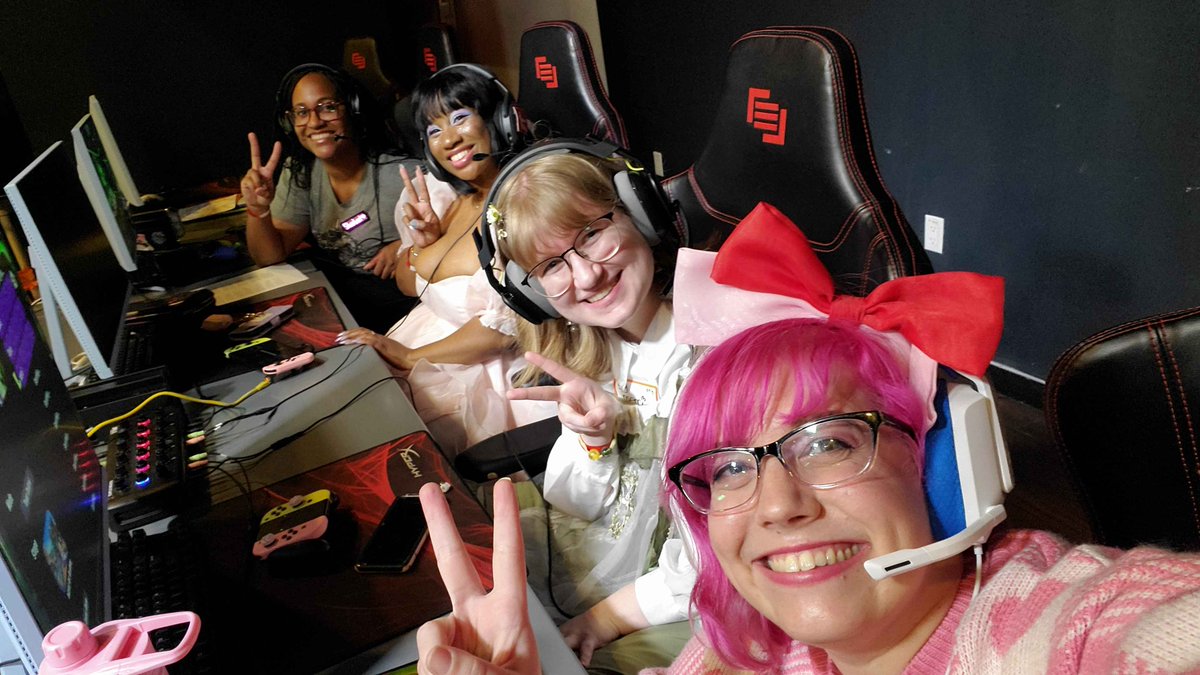 itshappymerci's tweet photo. Malibu Rising at #BigDapple5 !!! cutest and pinkest ✨

Thank you for supporting Maliboros... thank u Sasu for being our amazing fourth I'm #1 clash blaster believer

love u guys forever.... ggs to everyone we played.. such fun games!!! BIG MUSCLES!!! 💪🩷 https://t.co/BlVbaA9aen