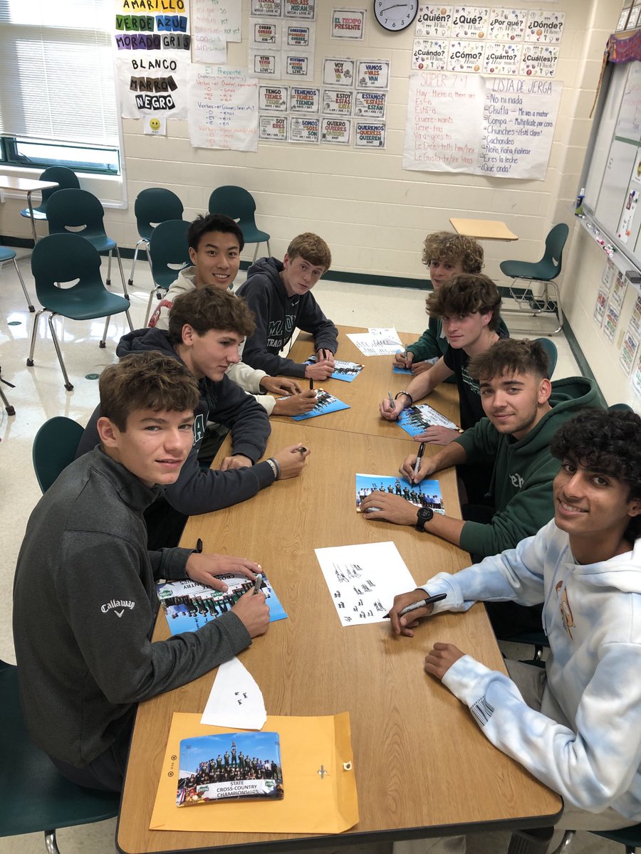 When you are state champs you have to sign lots of autographs!  ⁦<a href="/xc_mason/">Mason XC and T&F</a>⁩ ⁦<a href="/RunMasonComets/">RunMason Boosters</a>⁩ ⁦<a href="/MHSsportsradio/">Mason Sports Radio</a>⁩