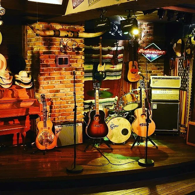 【１１月１２日(火)】
「COUNTRY HOUSE BAND」
        ～ Country Music ～
A.Guitar＆Vo. Hirao's
E.Guitar＆Vo. 長岡亮介
Keyboard. ROBIN
Bass＆Vo. 長坂 勇一郎
Drums. 佐藤 一人
18時 開場・19時 開演
EntranceFee ￥4,000