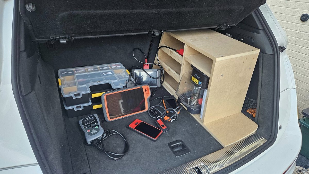 XhorseGlobal's tweet photo. 【𝐗𝐡𝐨𝐫𝐬𝐞𝐒𝐡𝐚𝐫𝐞】
Got lots of devices and need a better way to keep them neat and accessible? Check out this creative storage rack design!organized and ready to go.📷Mike Heli Rc Francis
#Xhorse #XhorseShare #setup #locksmith #locksmithlife #autolocksmith #keytoolplus https://t.co/9nbVIaDzqt