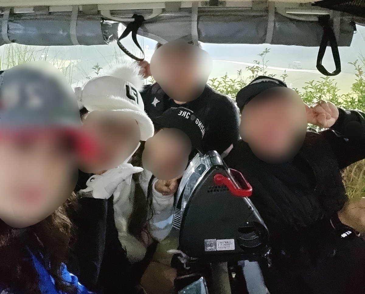 #부커골프 #부커만남 인근 4부부 야간라운딩~^^ 밤안개땜에 윽시 음침했지만 춥지않코 좋터라는~~~
또 가자^^