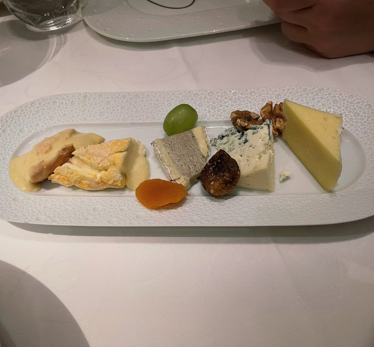 ParoDeeJay's tweet image. We found the absolute smelliest and bestest plate of French cheeses at Chartreuse, the included French restaurant onboard Regent Seven Seas Grandeur! No idea what these are, but they were pungent!! :P #RegentSevenSeasGrandeur #RegentSevenSeas #Chartreuse @regentcruises