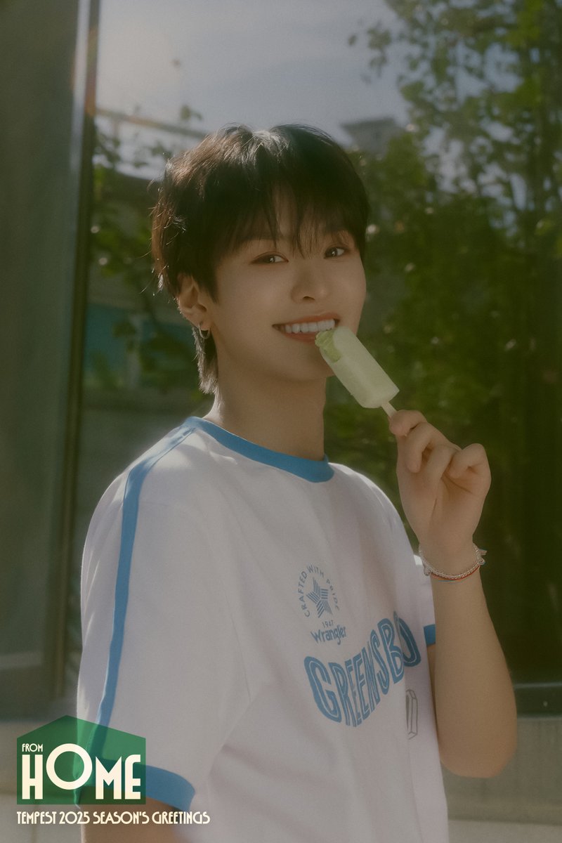 TPST__official's tweet image. [📢TPST NOTICE]

TEMPEST
2025 SEASON'S GREETINGS

FROM HOME🏠

COMING SOON

#TEMPEST #템페스트 
#한빈 #형섭 #혁 #은찬 #LEW #태래