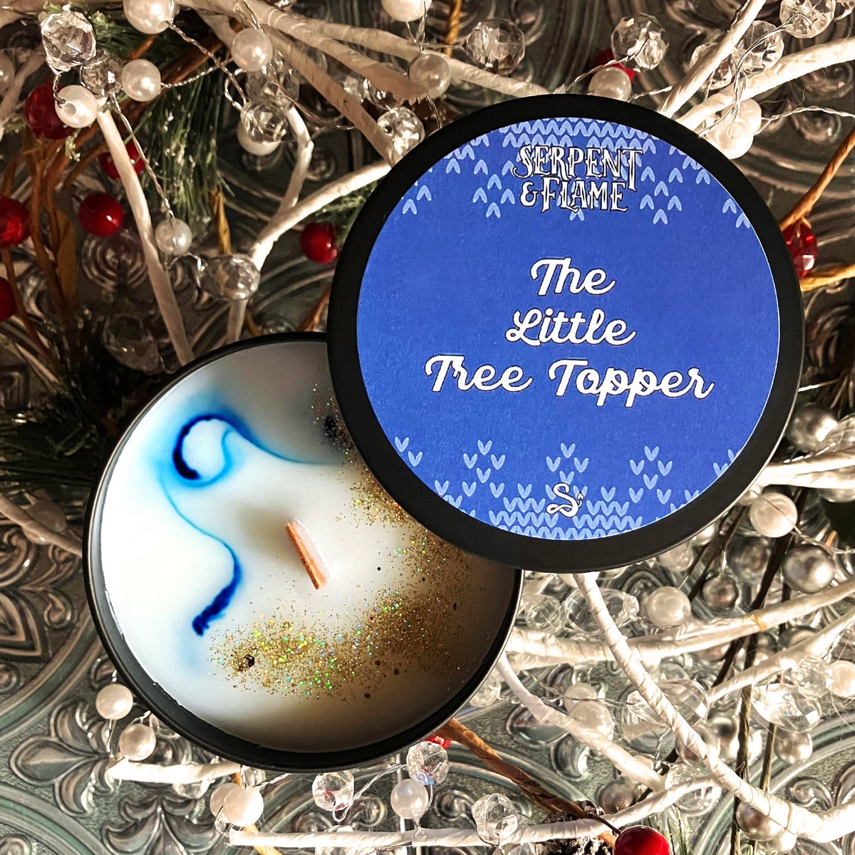 Stands's tweet photo. What exactly does the angel of Thursday smell like? Well here's your chance to find out! 🤣 We LOVE this new holiday scent from @SerpentandFlame and it is available exclusively at @stands. 

https://t.co/mh6kEPtym8 https://t.co/d0hTvYFLJb