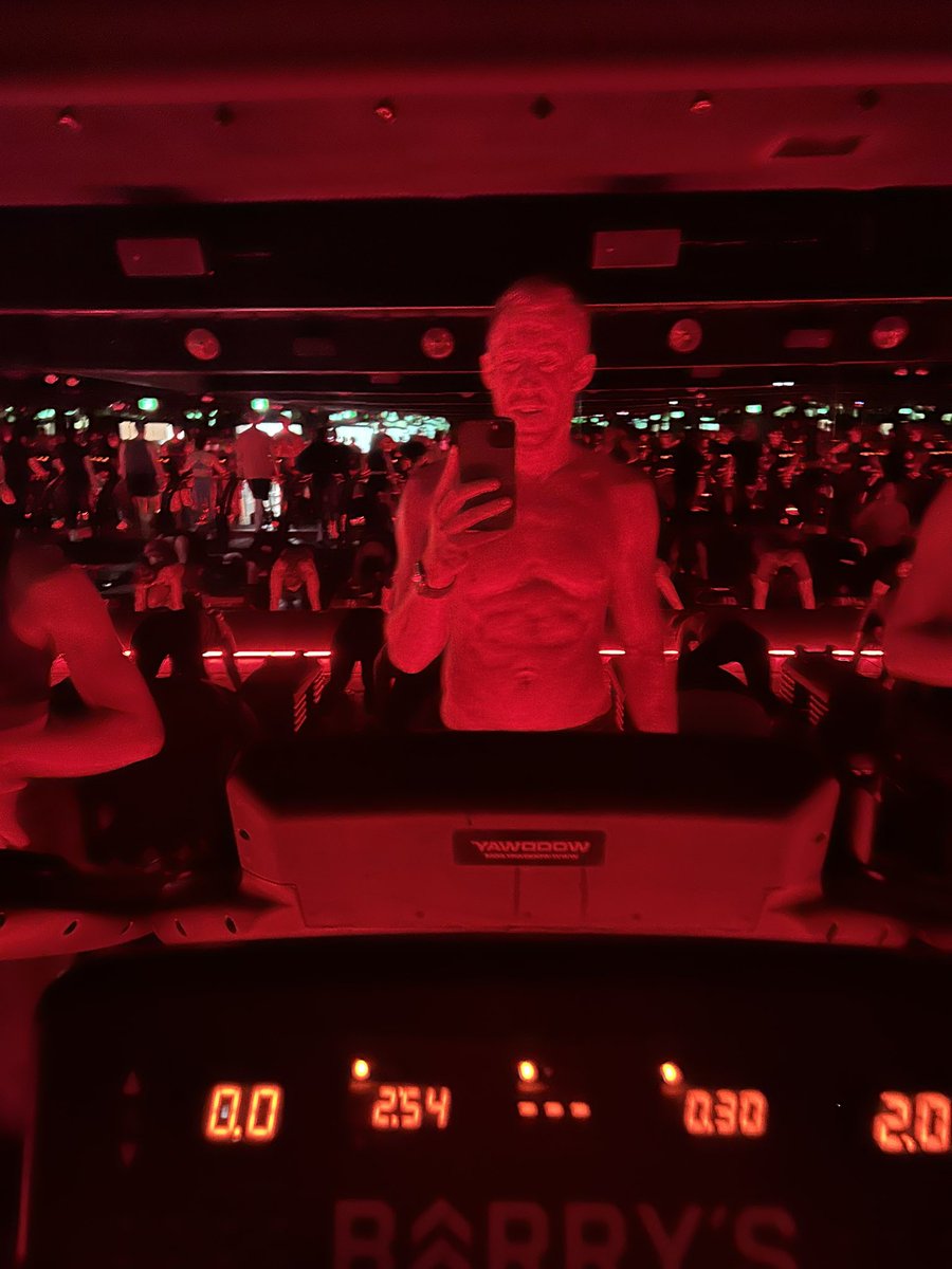 jaredvgoad's tweet image. blurry pics from the red room